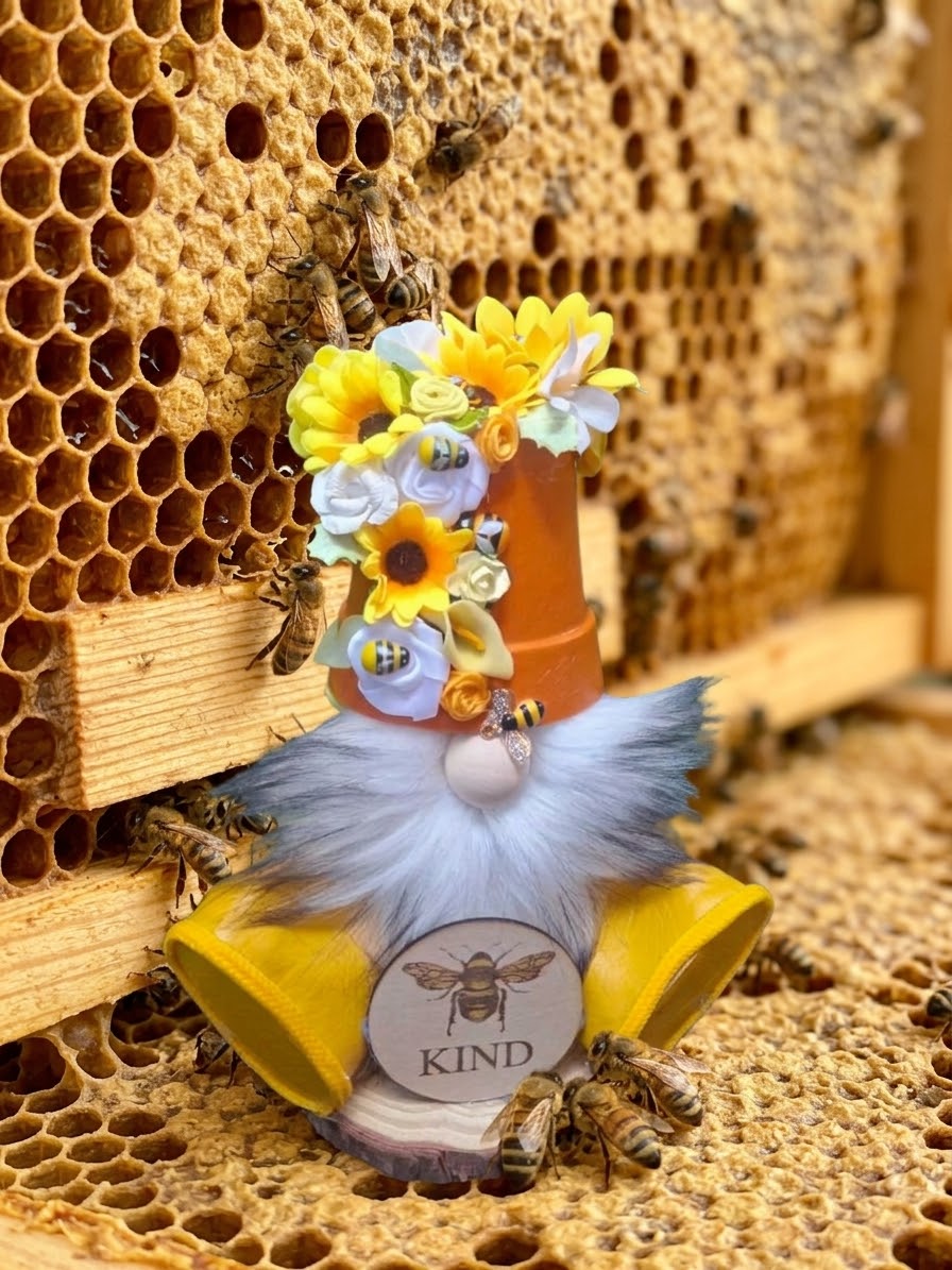 Pottie Gnome Bee